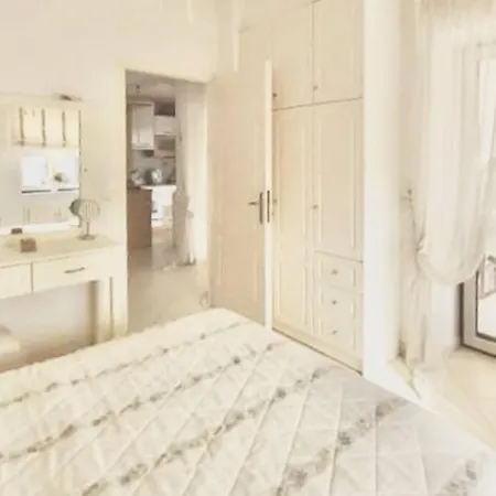בית נופש Spacious 2 Level With Terraces, Near The Beach קאקובטוס